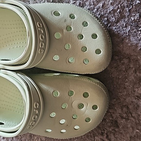Kids GREEN CROCS - Picture 2 of 5